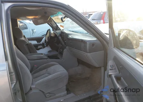 2003 Chevrolet Suburban 1500 Ls z USA, uszkodzony, nr VIN 3GNEC16Z83G106535